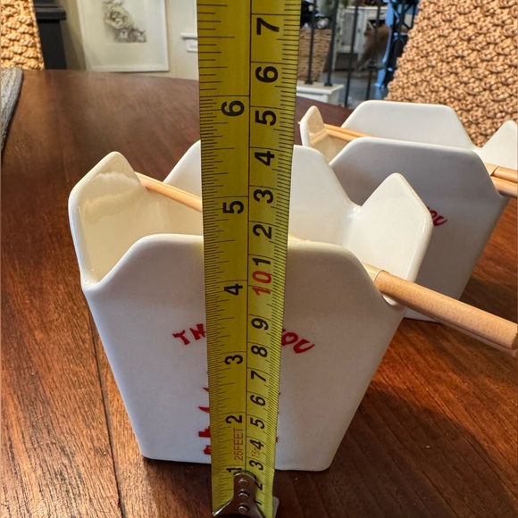 Set of ceramic Chinese takeout box-style serving bowls with chopsticks. - Picture 10 of 12